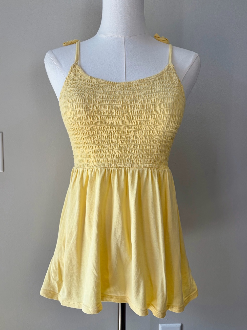 American Eagle Light Yellow Smocked Flowy Cotton Tank Top Y2K-Inspired Romantic